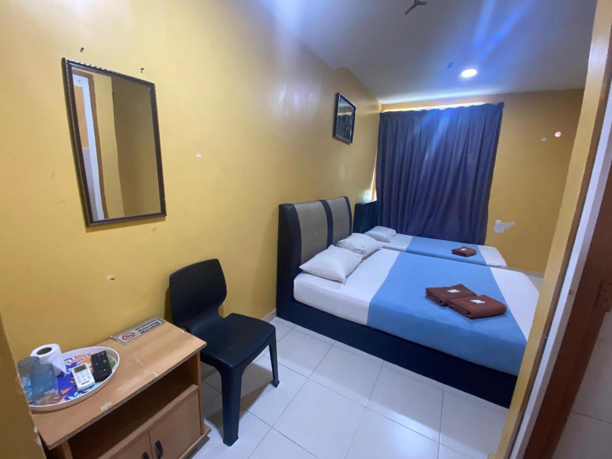 Oyo 91065 Hotel De Anjung Muadzam Shah Exteriör bild