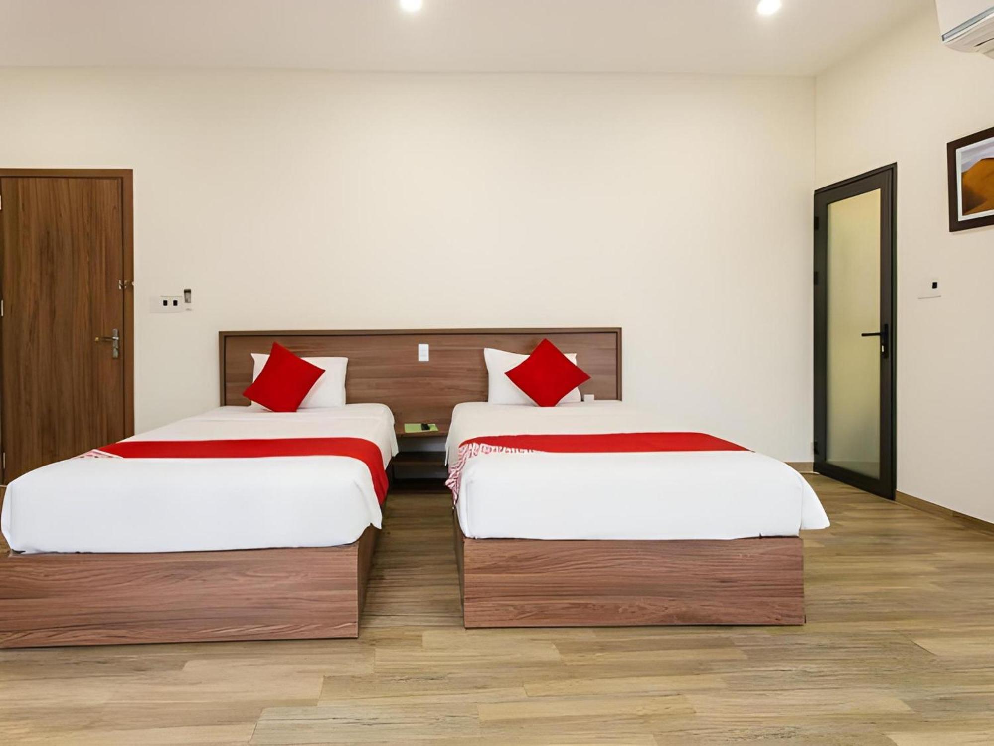 Oyo 91065 Hotel De Anjung Muadzam Shah Exteriör bild
