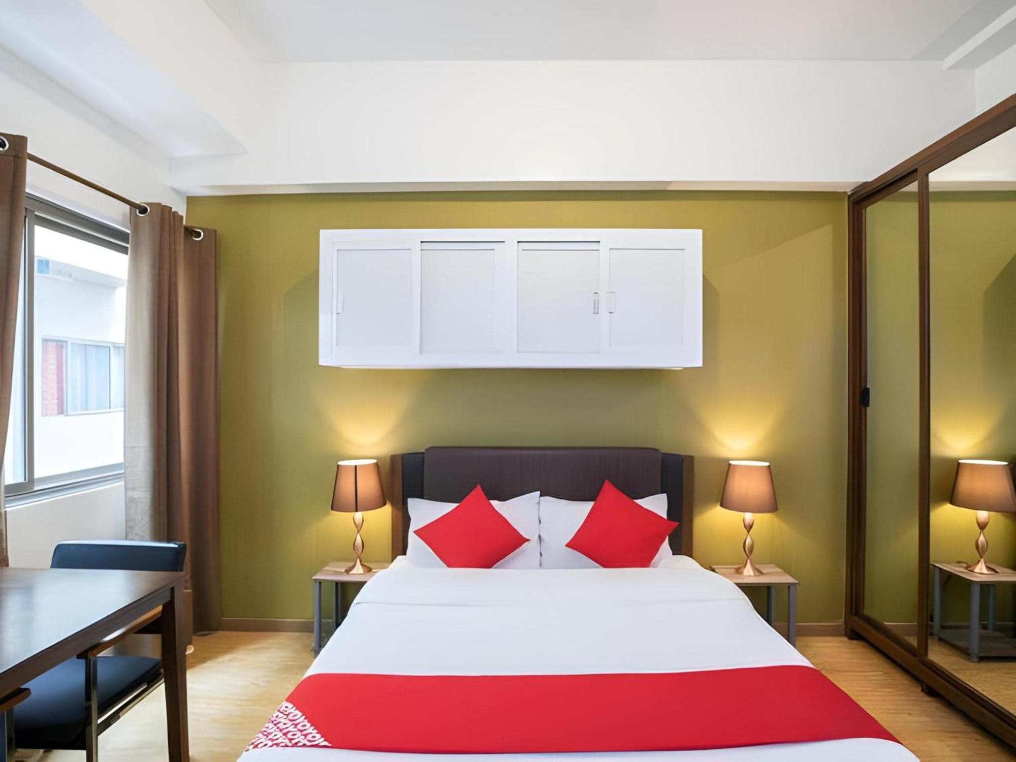 Oyo 91065 Hotel De Anjung Muadzam Shah Exteriör bild