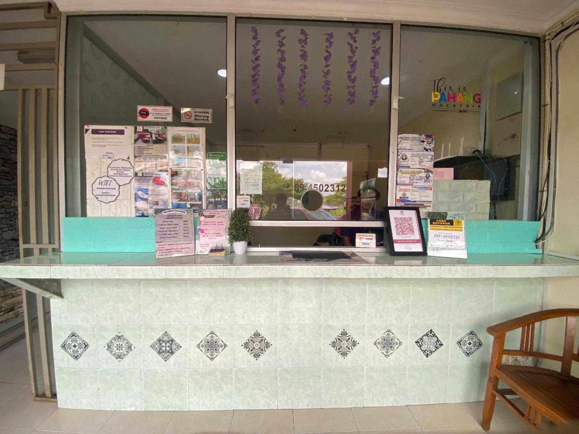 Oyo 91065 Hotel De Anjung Muadzam Shah Exteriör bild